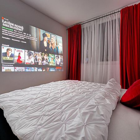 アラドAri Cinema Apartament With 2M Videoproiectorアパートメント エクステリア 写真