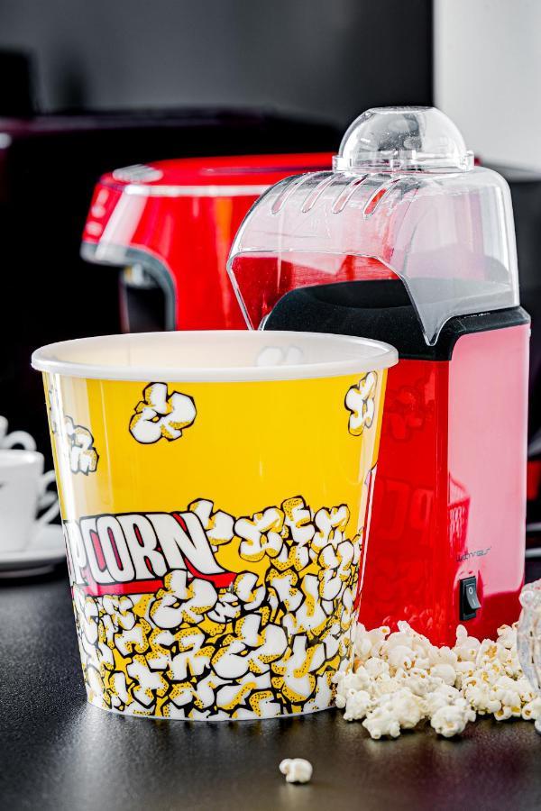 アラドAri Cinema Apartament With 2M Videoproiectorアパートメント エクステリア 写真