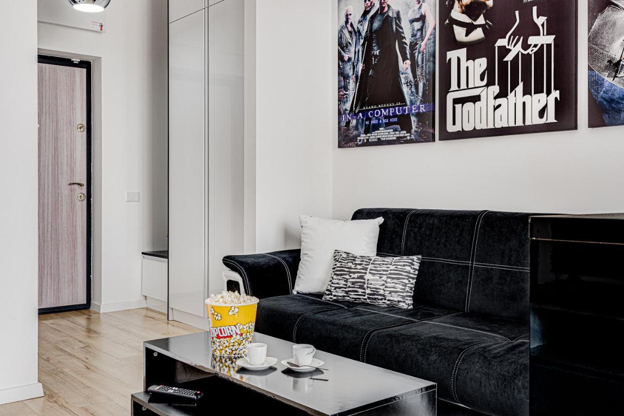 アラドAri Cinema Apartament With 2M Videoproiectorアパートメント エクステリア 写真
