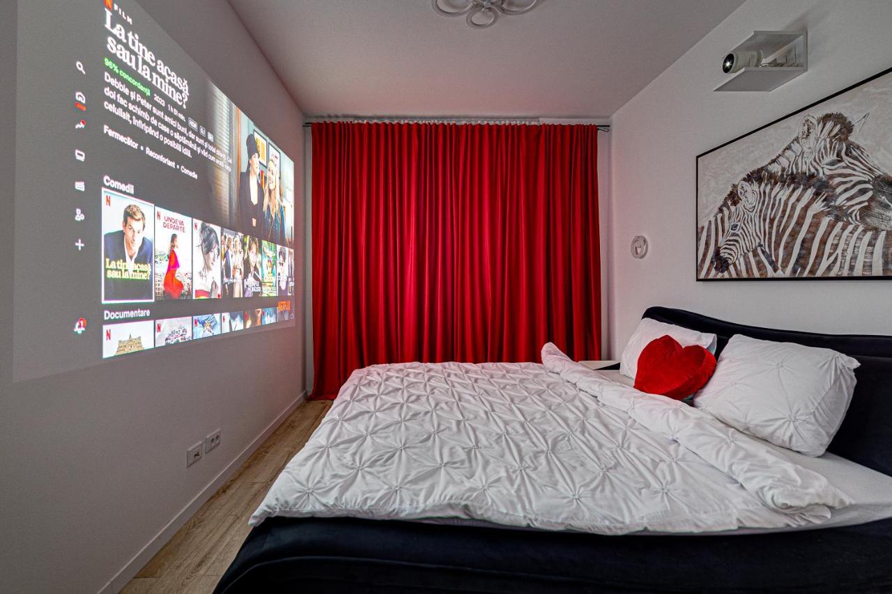 アラドAri Cinema Apartament With 2M Videoproiectorアパートメント エクステリア 写真